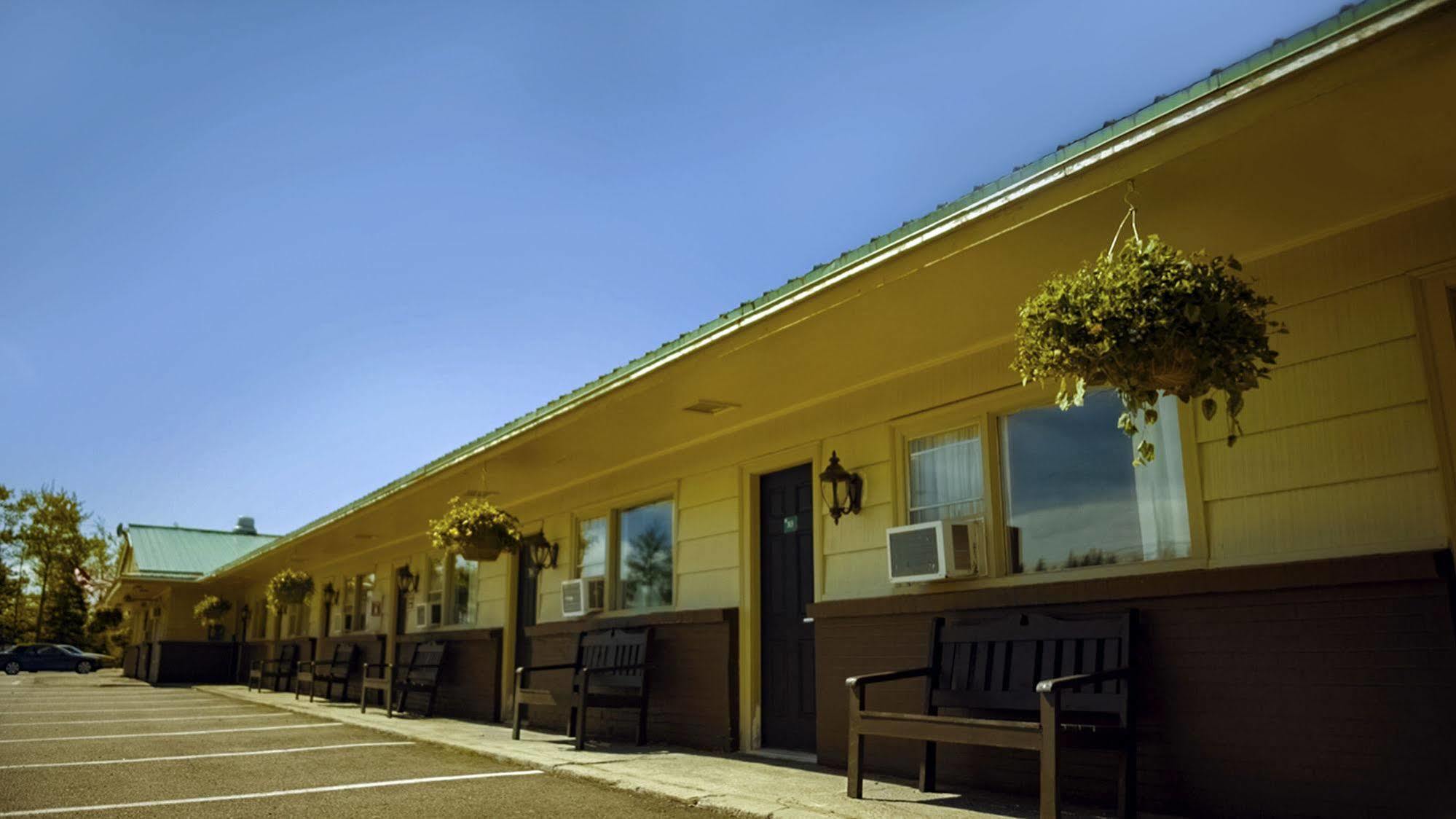 Hearthstone Inn - Port Hastings Екстер'єр фото