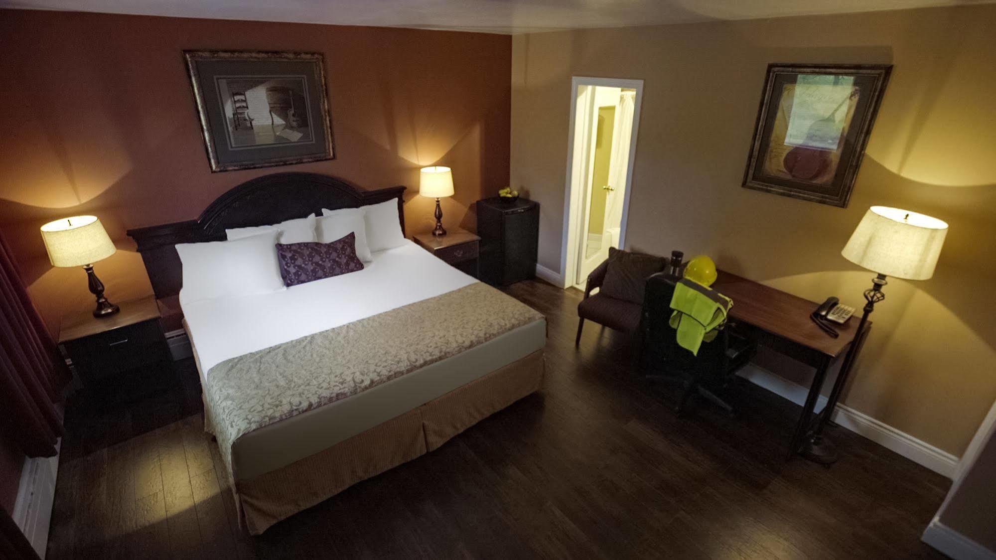 Hearthstone Inn - Port Hastings Екстер'єр фото