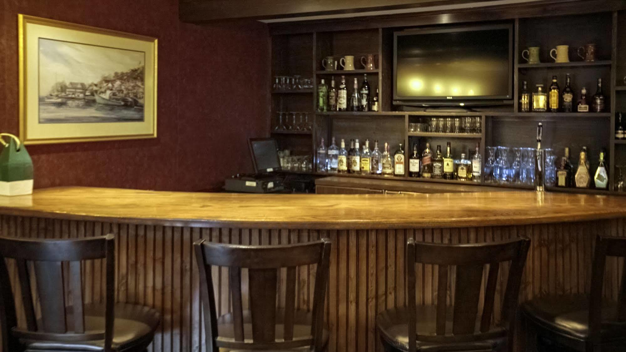 Hearthstone Inn - Port Hastings Екстер'єр фото