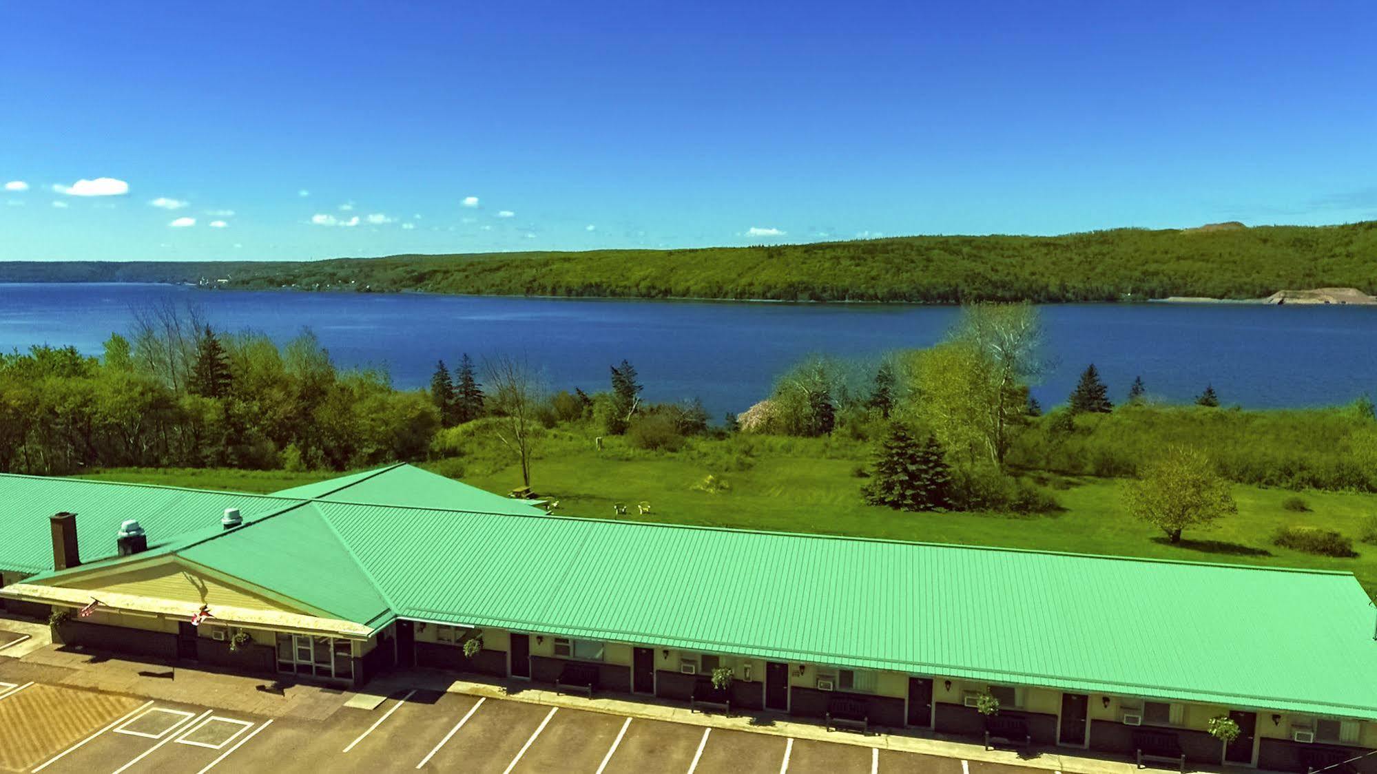 Hearthstone Inn - Port Hastings Екстер'єр фото