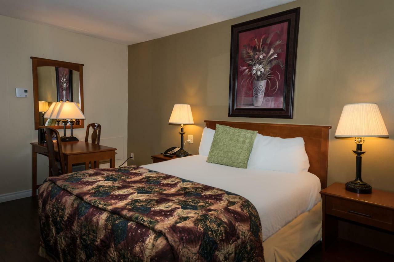 Hearthstone Inn - Port Hastings Екстер'єр фото