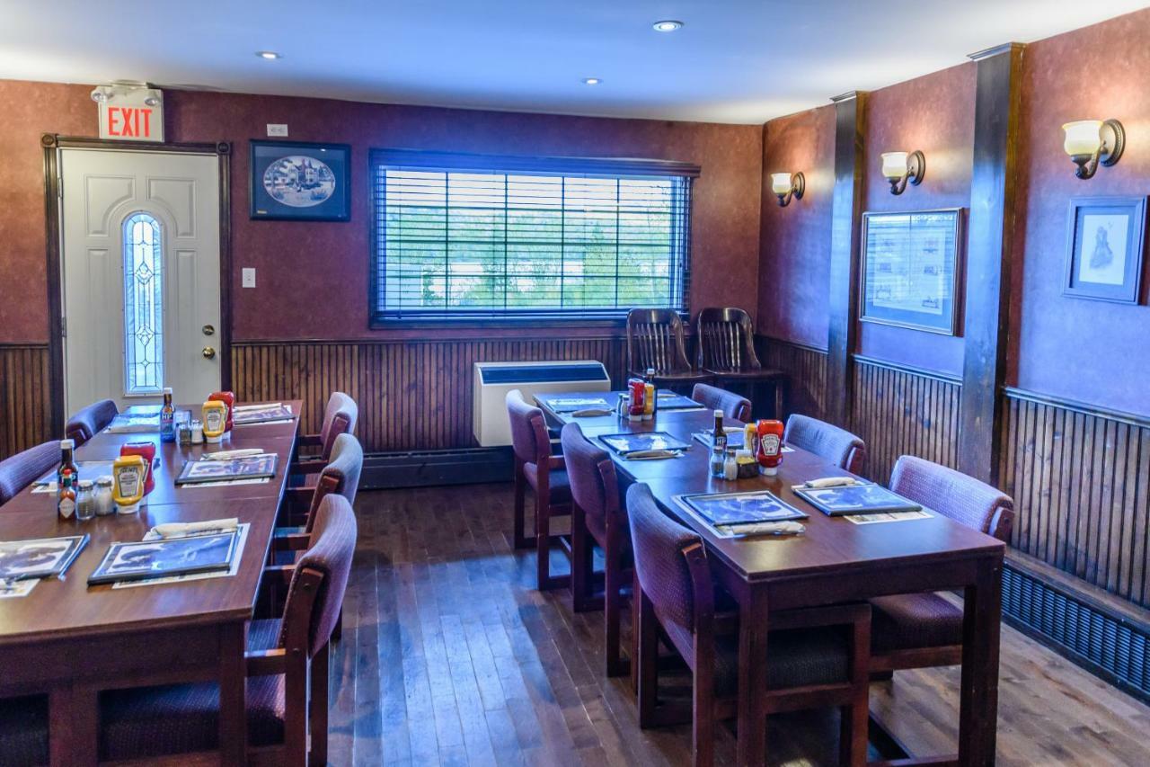 Hearthstone Inn - Port Hastings Екстер'єр фото