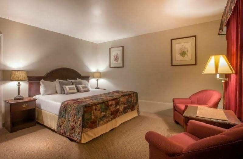 Hearthstone Inn - Port Hastings Екстер'єр фото